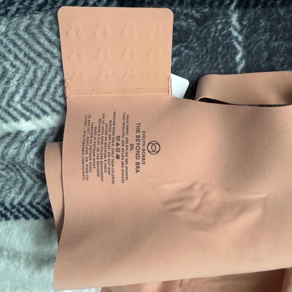 Peach Seamless Evelyn & Bobbie The Beyond Women's Bra - Picture 6 of 6